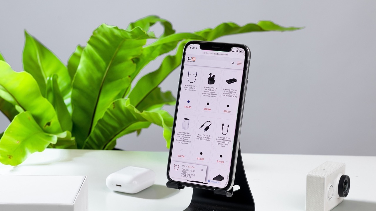 Why Your Desk Setup Probably Needs a Phone Stand — and What MagSafe Changes About the Decision