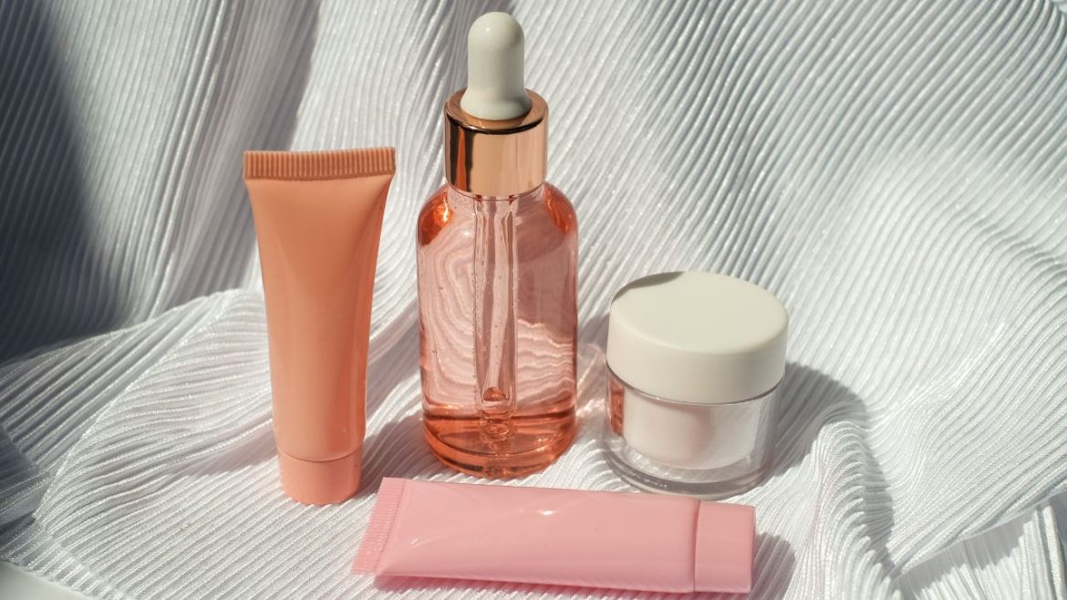 How Custom Cosmetic Packaging Builds Stronger Brand Identity